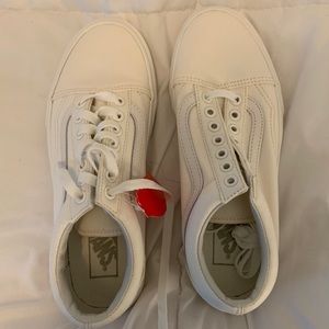 Lace up classic style all white Vans
